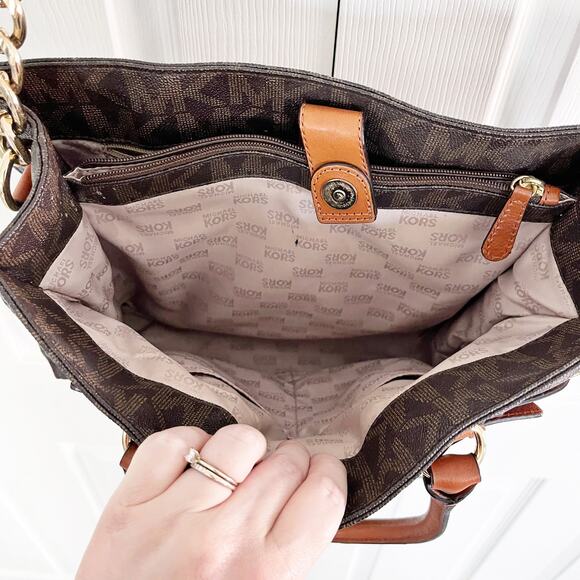 Michael Kors Hamilton Large East West Monogram Shoulder Tote - Picture 7 of 14